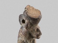 Aeg F 144  Aeg F 144, 18.-30. Dynastie, Löwenköpfige Göttin (Sachmet), Dunkelbraune Fayence, H 2,0 cm, B 1,3 cm, T 1,1 cm : Bestandskatalog Ägypten, Museumsfoto: Claus Cordes